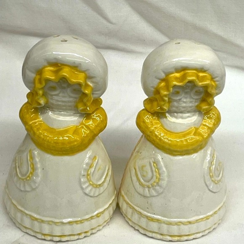 Vintage raggedy Ann ceramic salt and pepper shakers sz 4.5x1.5